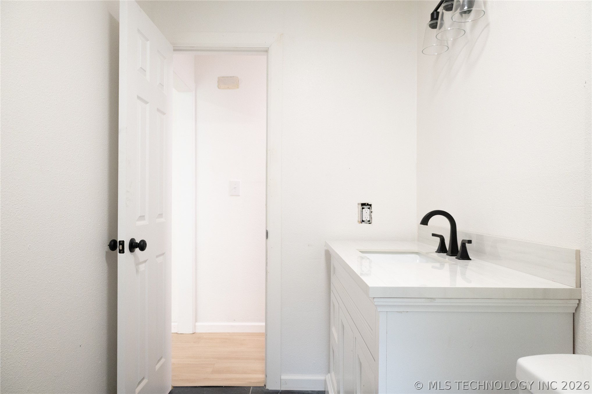 909 W El Paso Place Property Photo 18