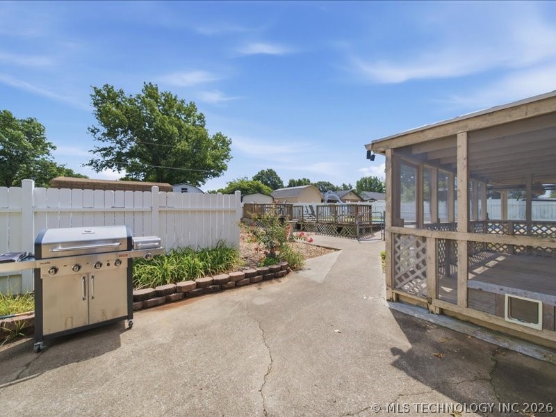25 Village Circle Property Photo 6