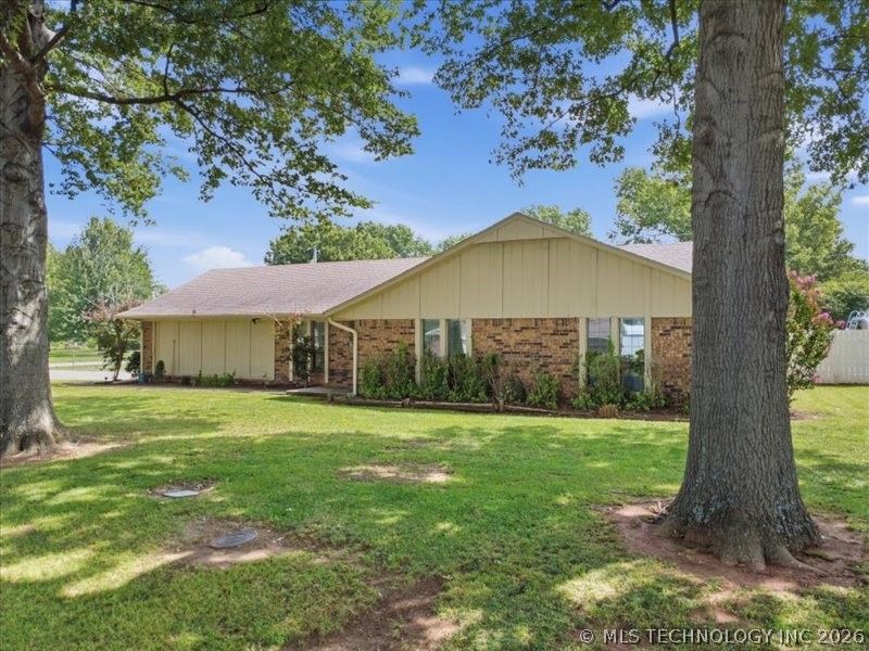 25 Village Circle Property Photo 14