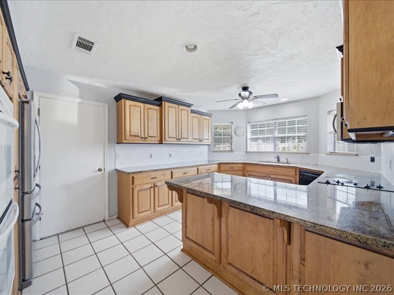 25 Village Circle Property Photo 22