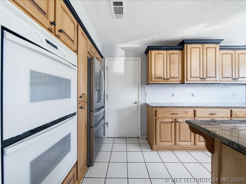 25 Village Circle Property Photo 23