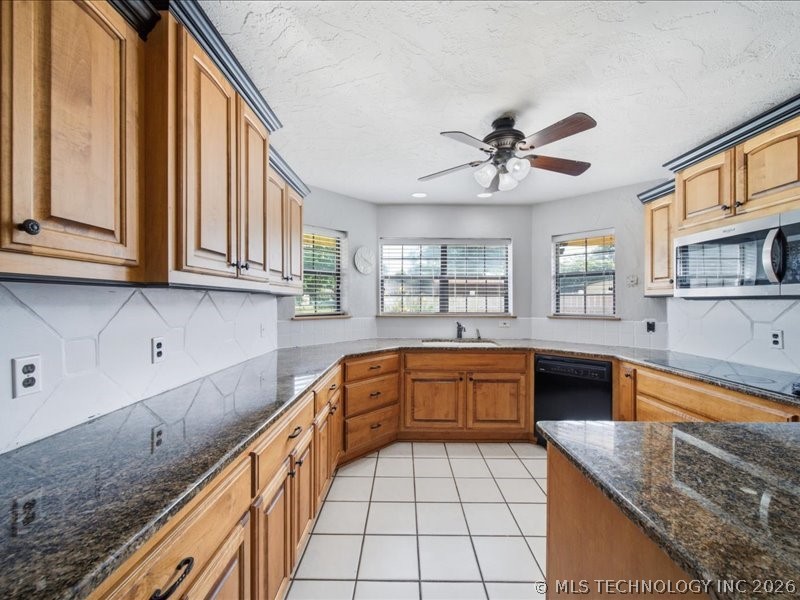 25 Village Circle Property Photo 24