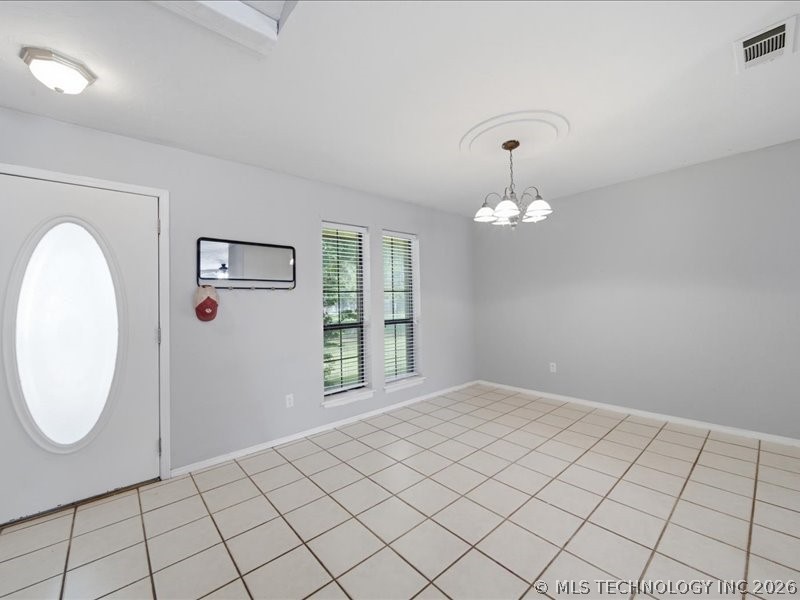 25 Village Circle Property Photo 27