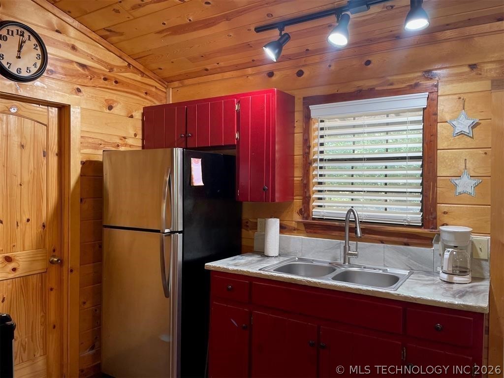 609 Canoe Road Property Photo 8