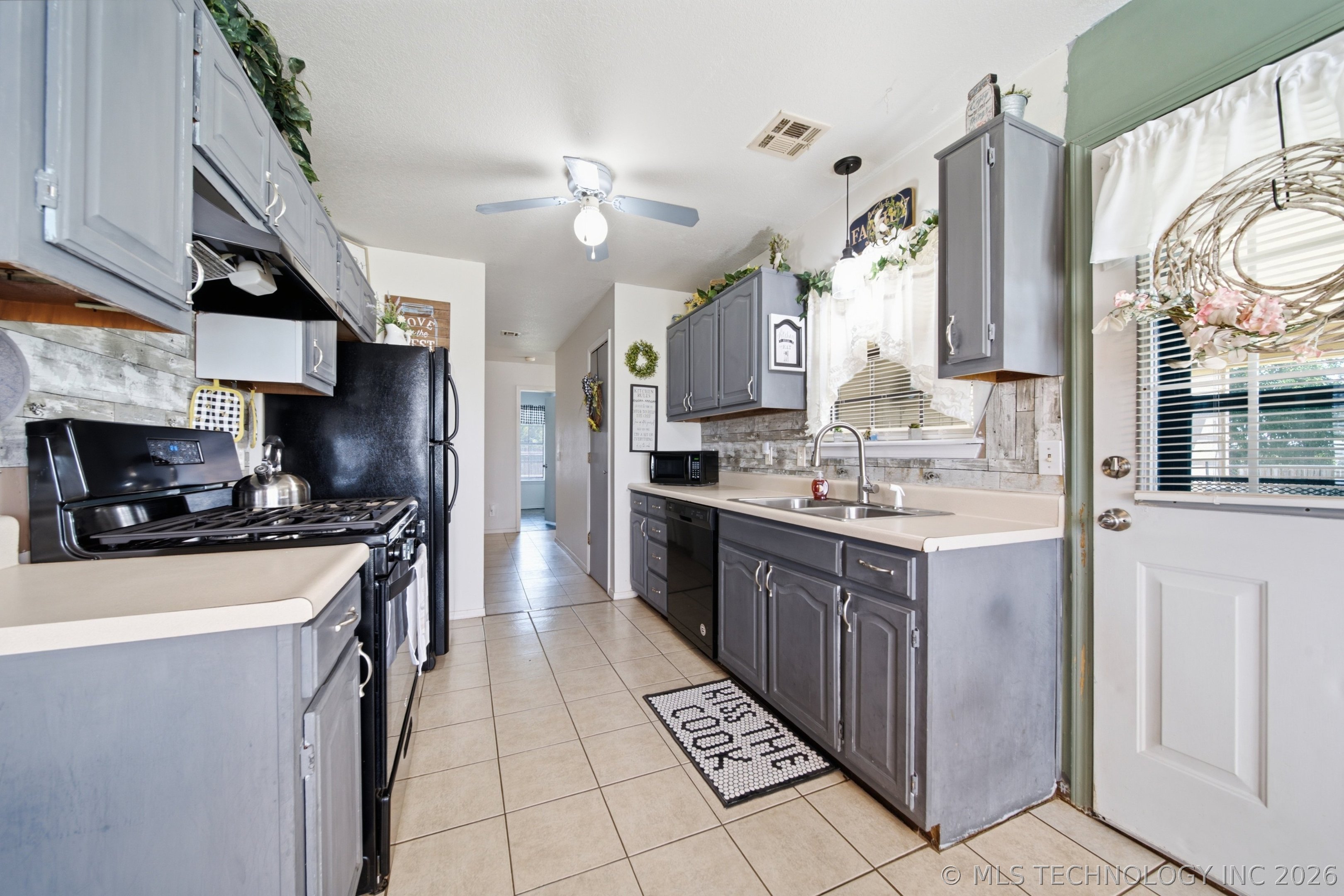 17787 S Santa Fe Street Property Photo 12