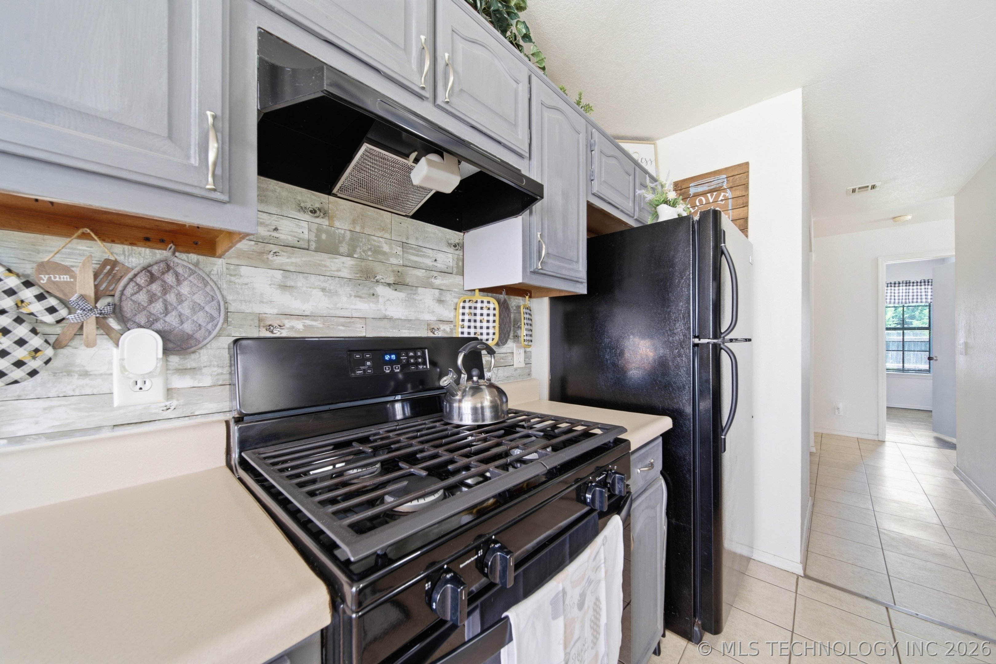 17787 S Santa Fe Street Property Photo 14