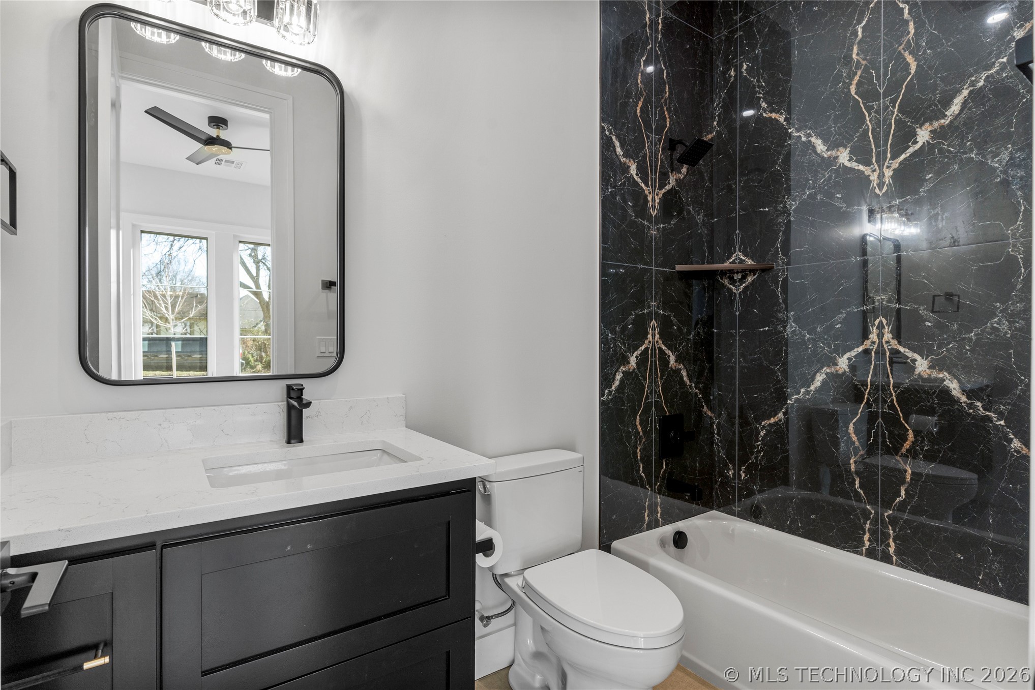 1029 E 38th Place Property Photo 10