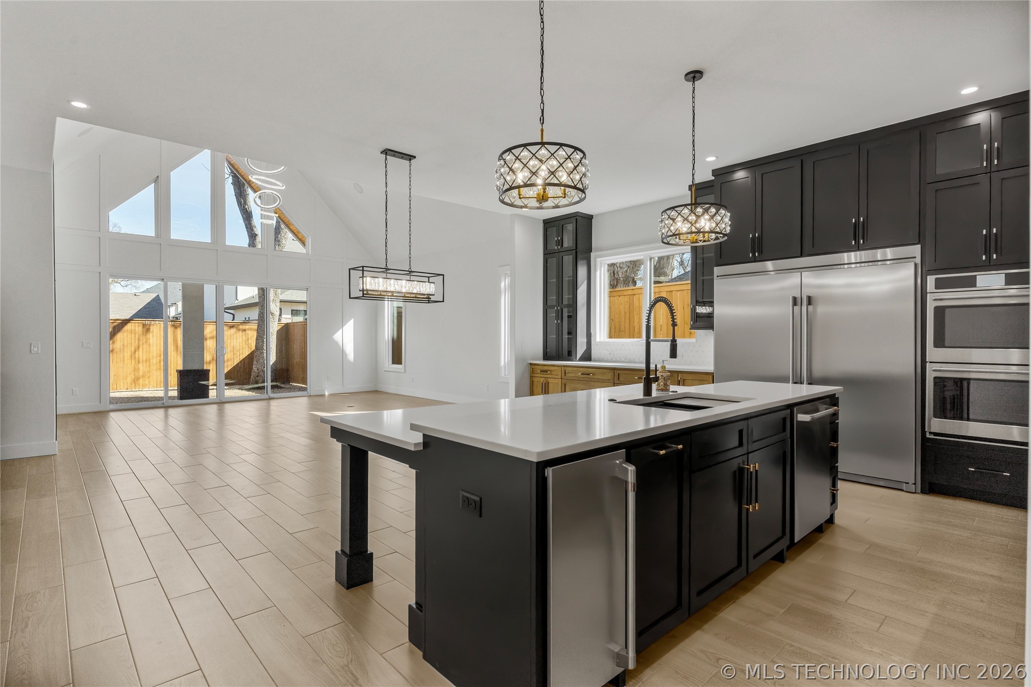 1029 E 38th Place Property Photo 12