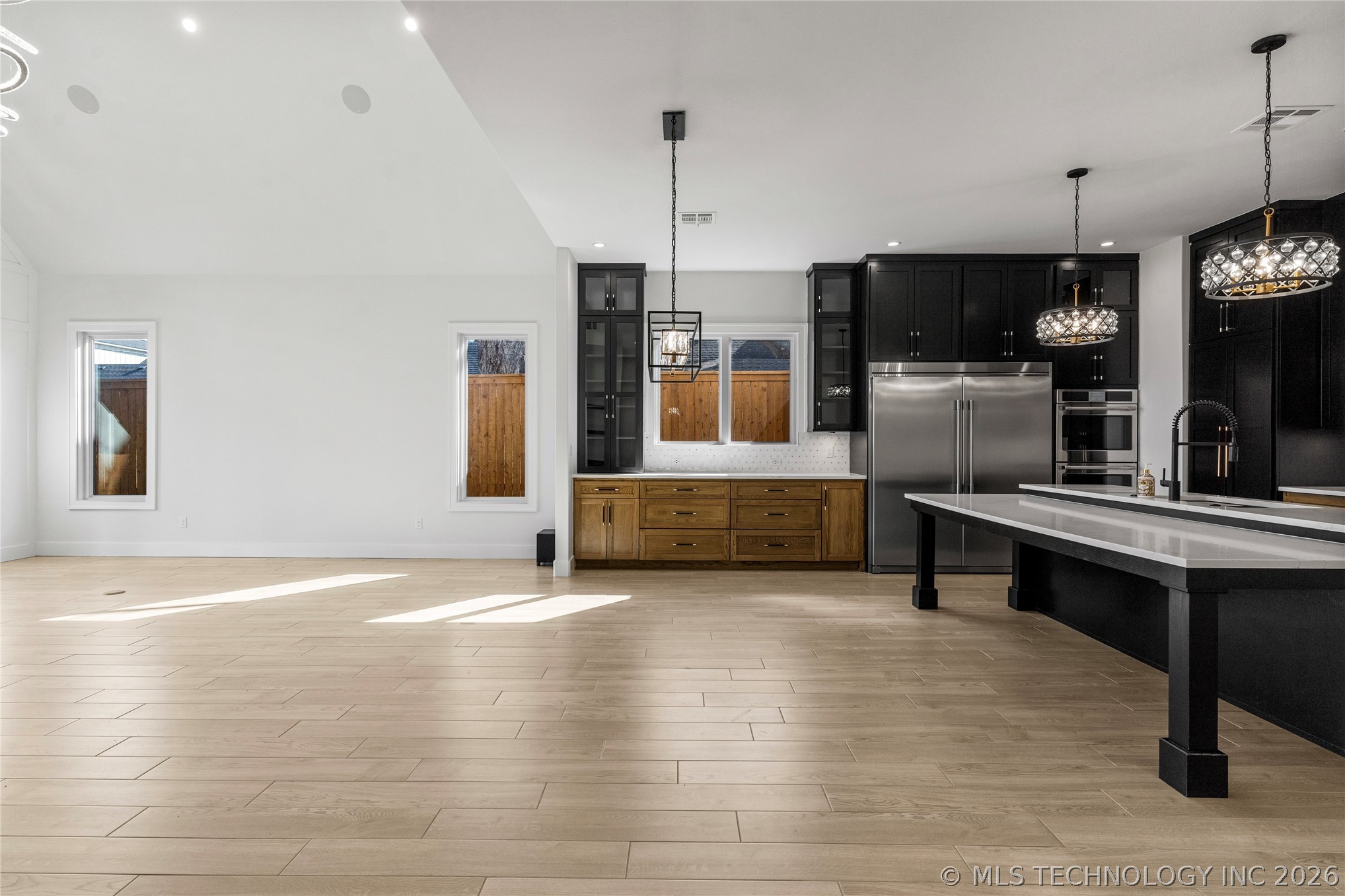 1029 E 38th Place Property Photo 13