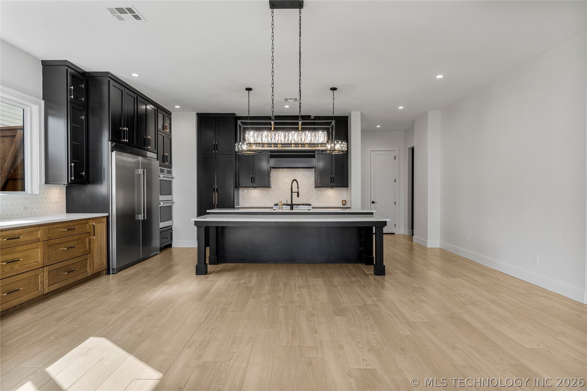 1029 E 38th Place Property Photo 14