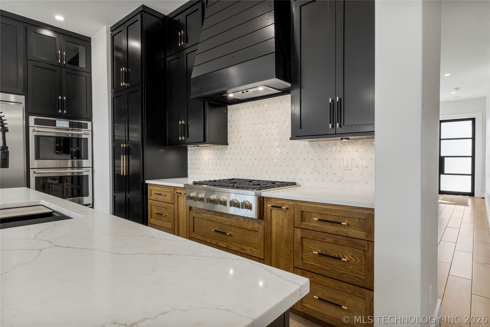 1029 E 38th Place Property Photo 16
