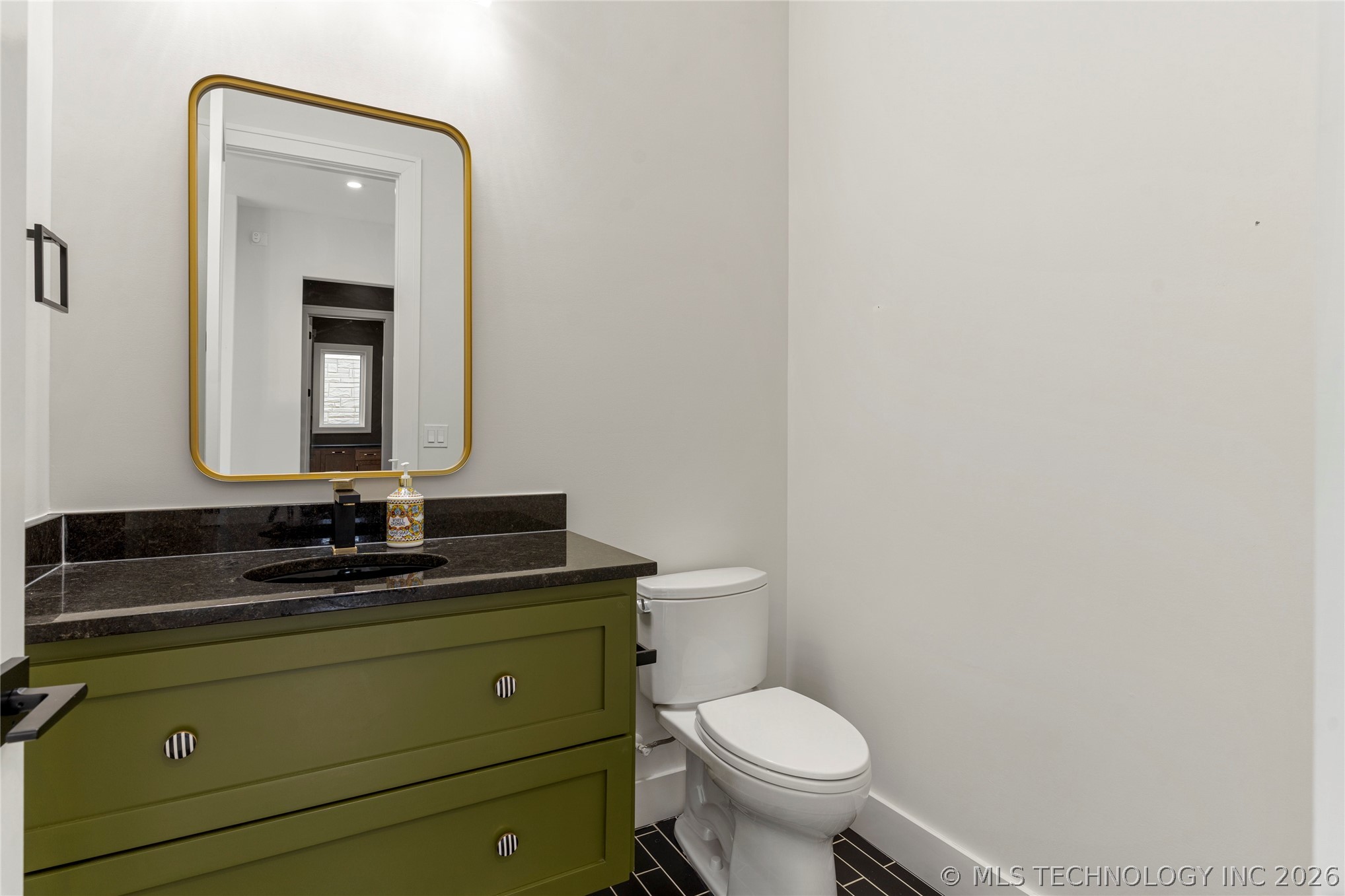 1029 E 38th Place Property Photo 43