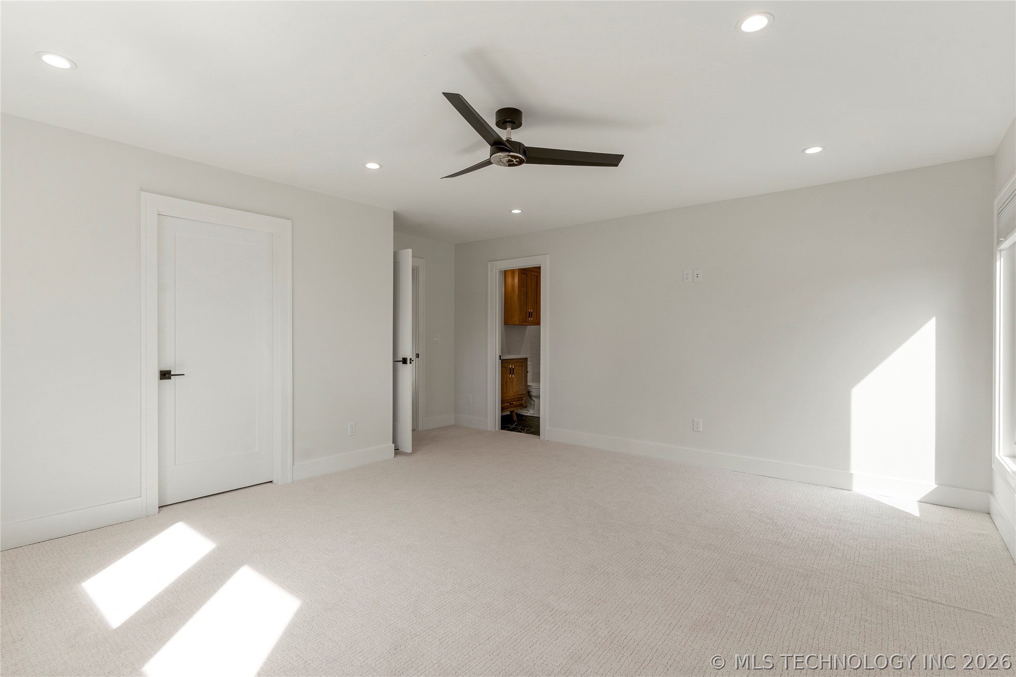 1029 E 38th Place Property Photo 57