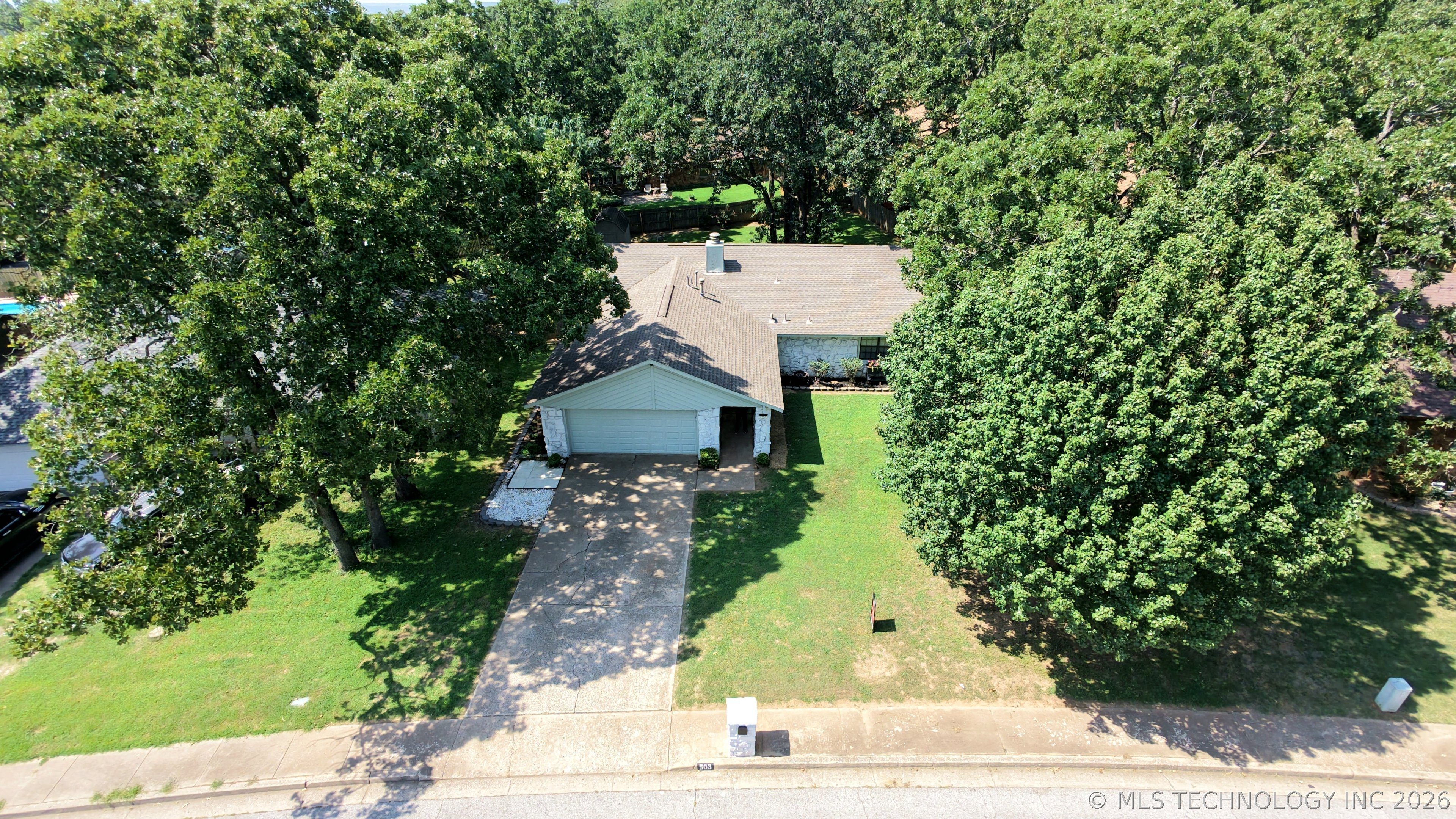 503 W 33rd Street Property Photo 4