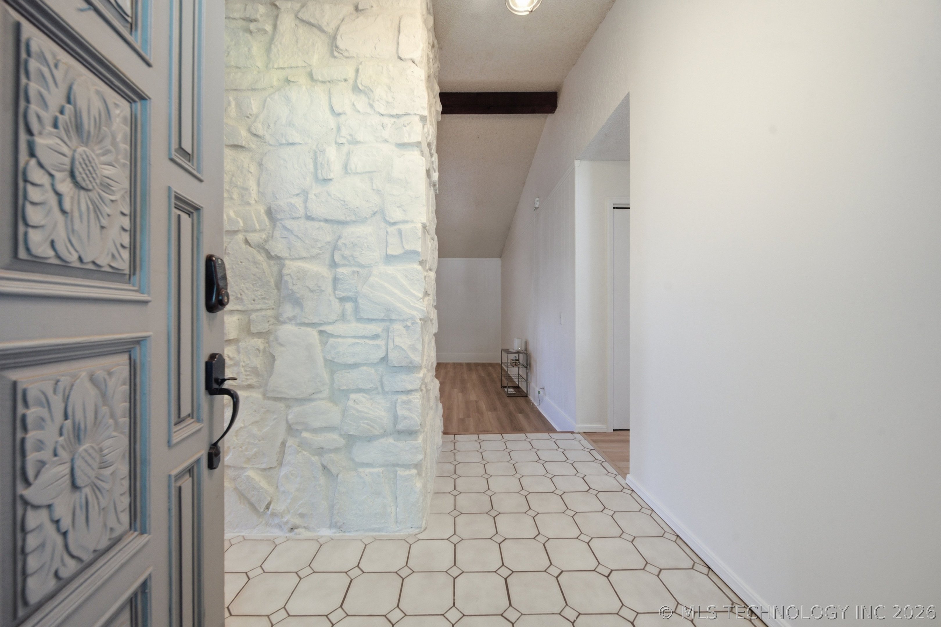 503 W 33rd Street Property Photo 6