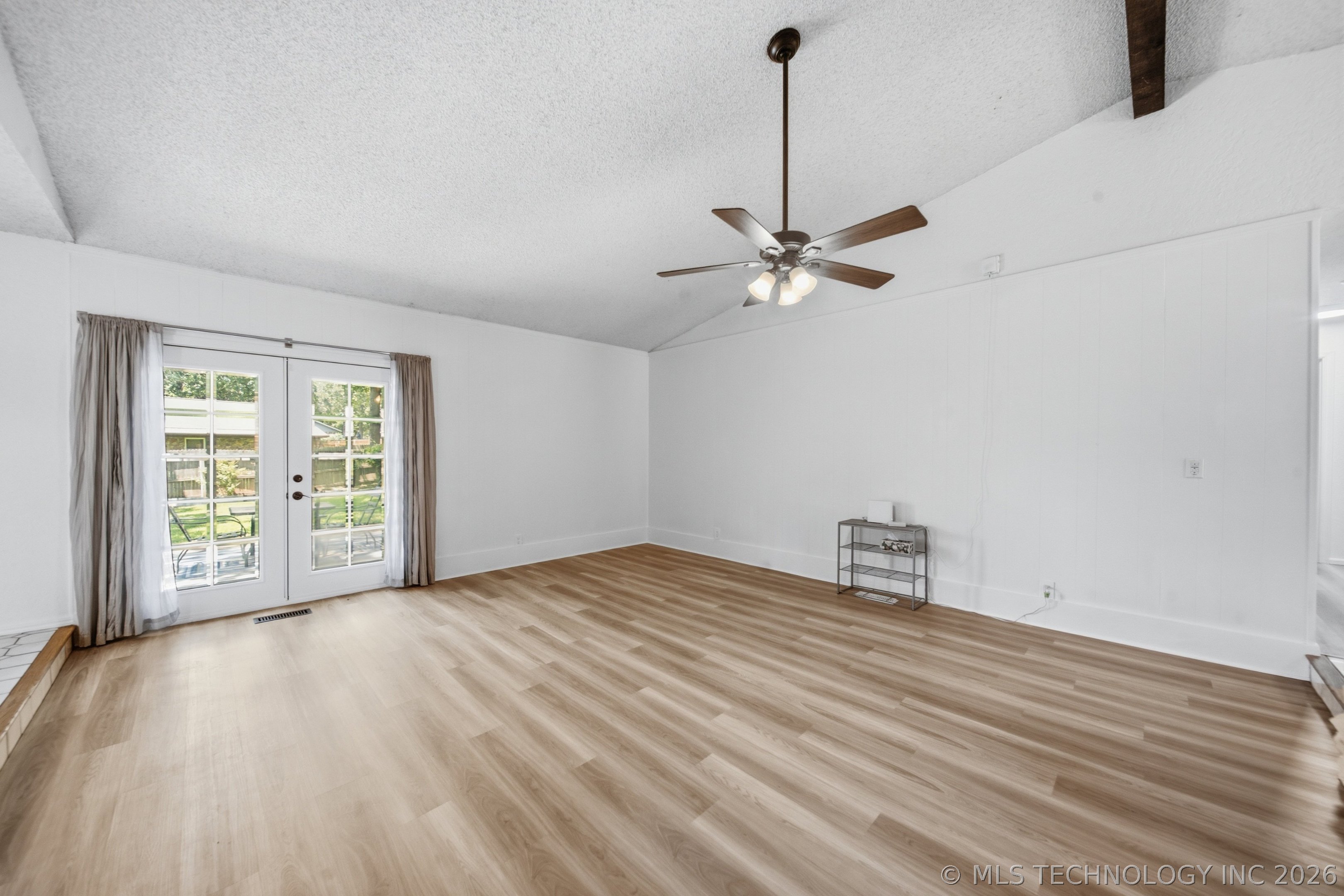 503 W 33rd Street Property Photo 9