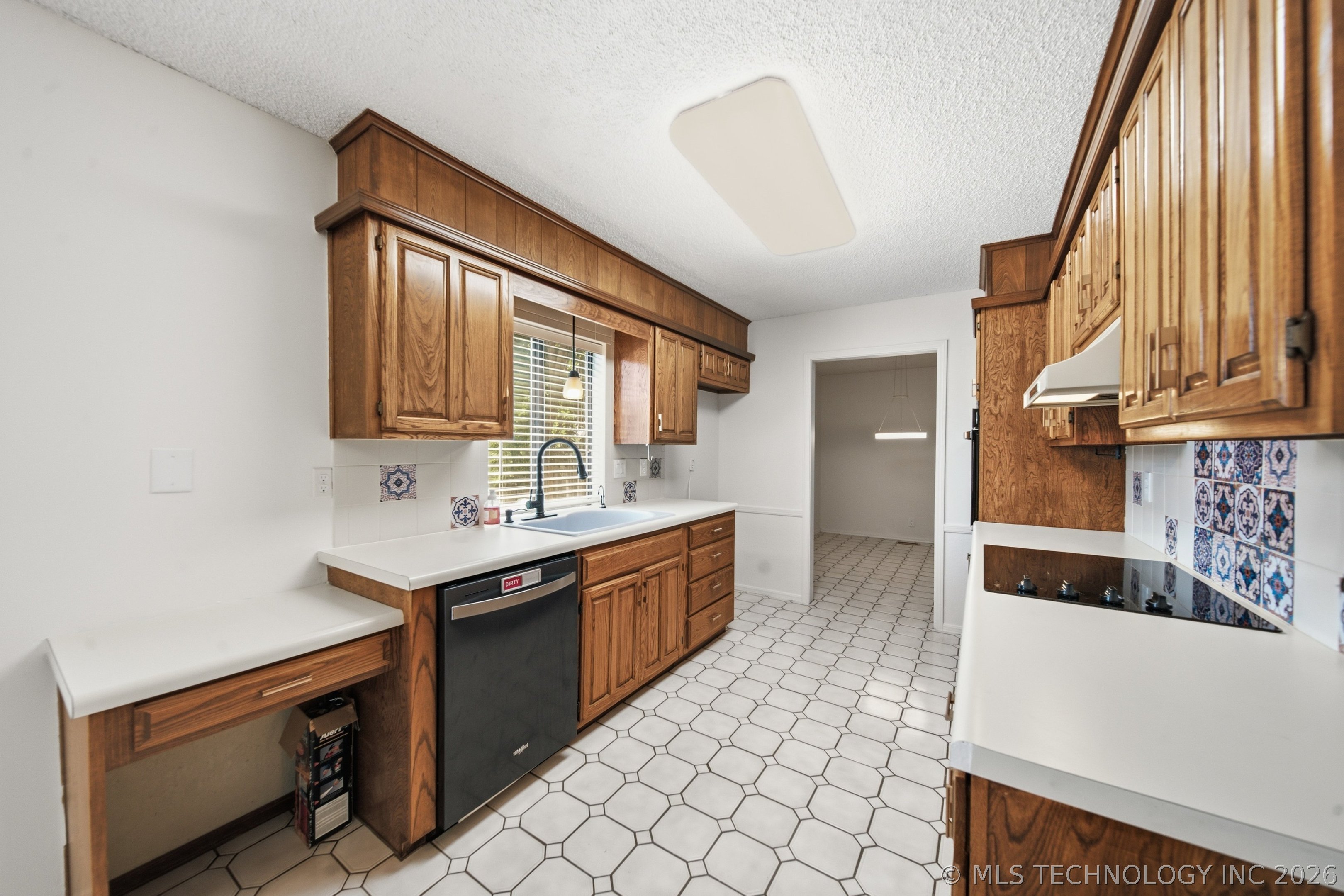 503 W 33rd Street Property Photo 15
