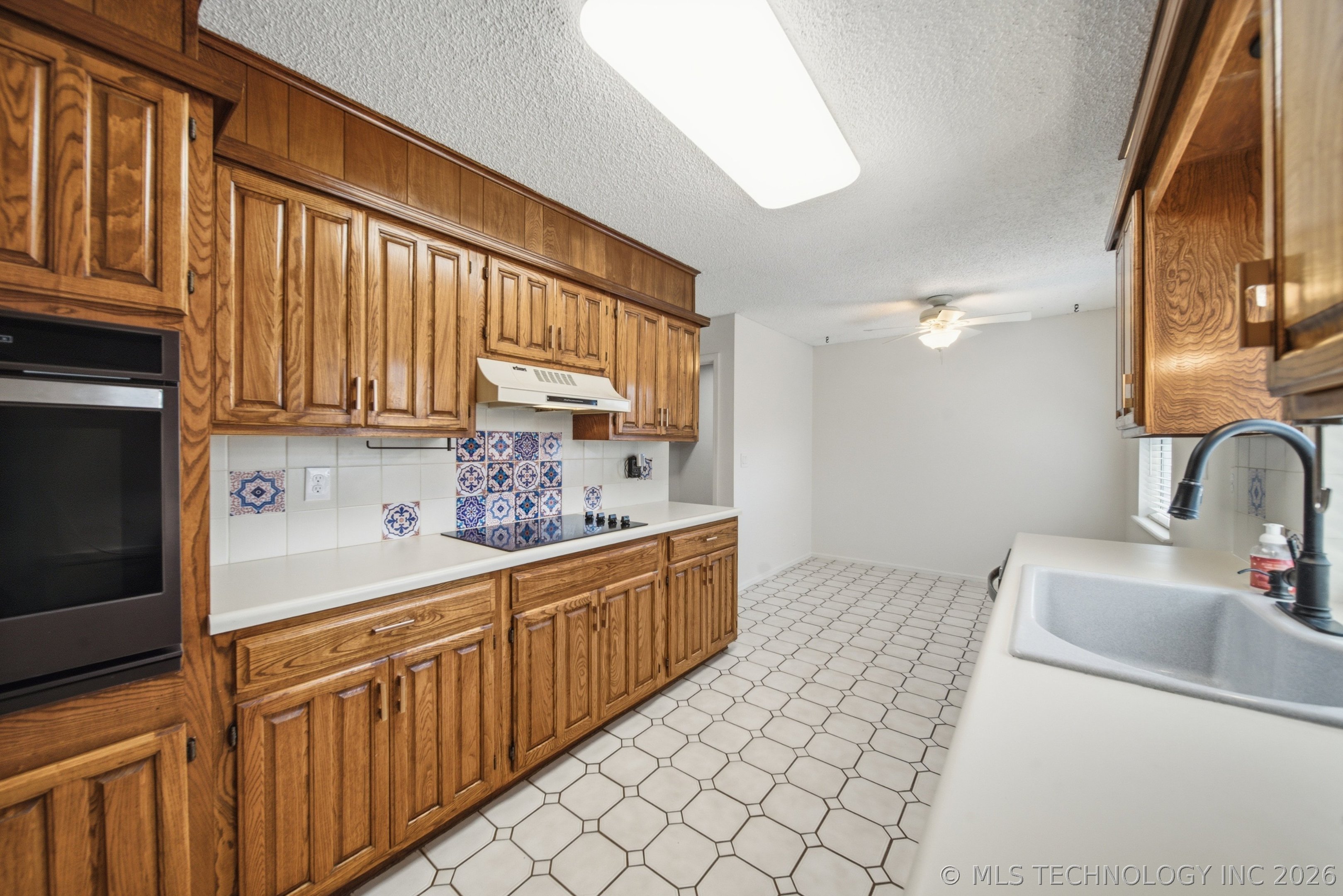 503 W 33rd Street Property Photo 16