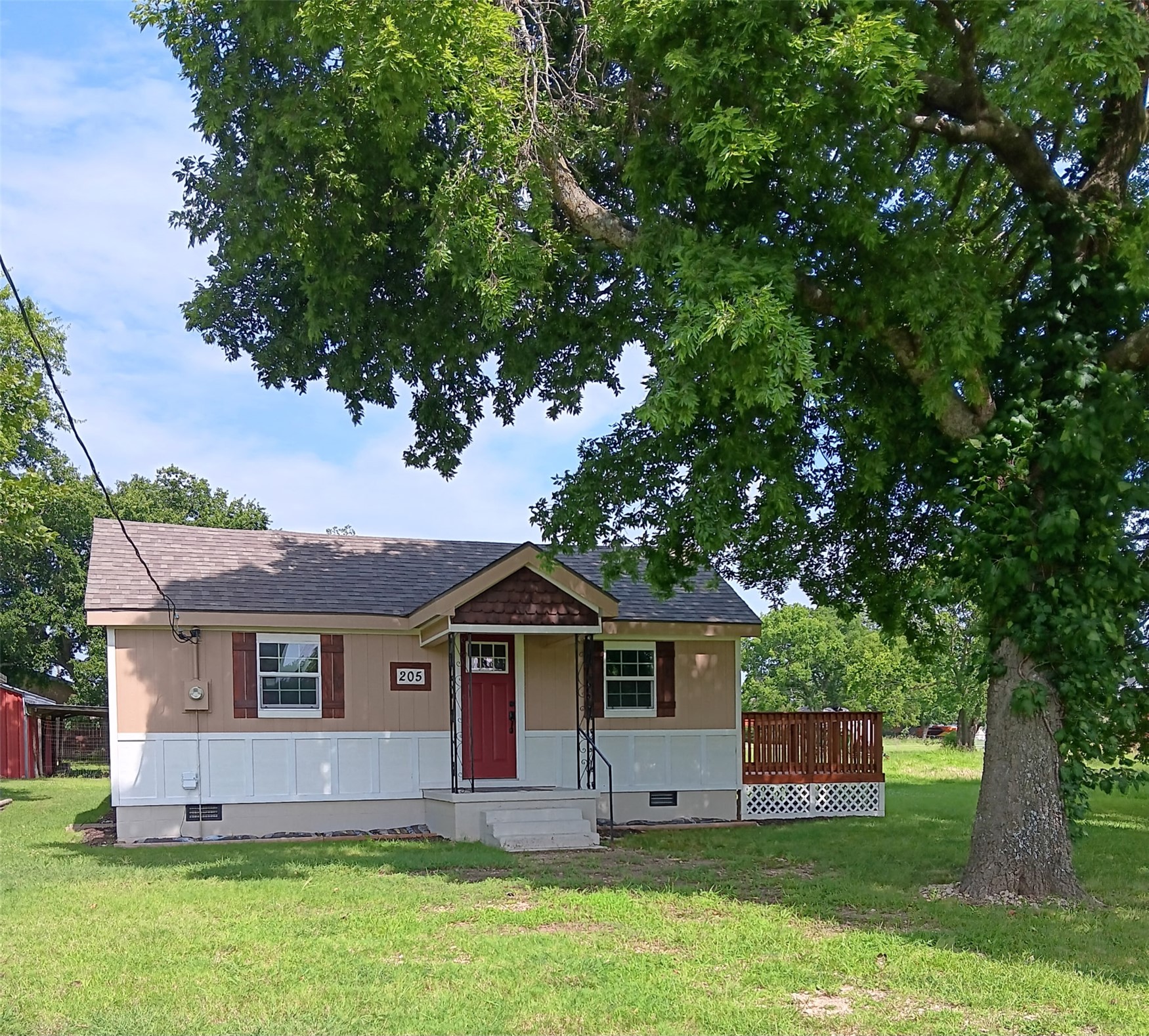 205 S Main Property Photo 1