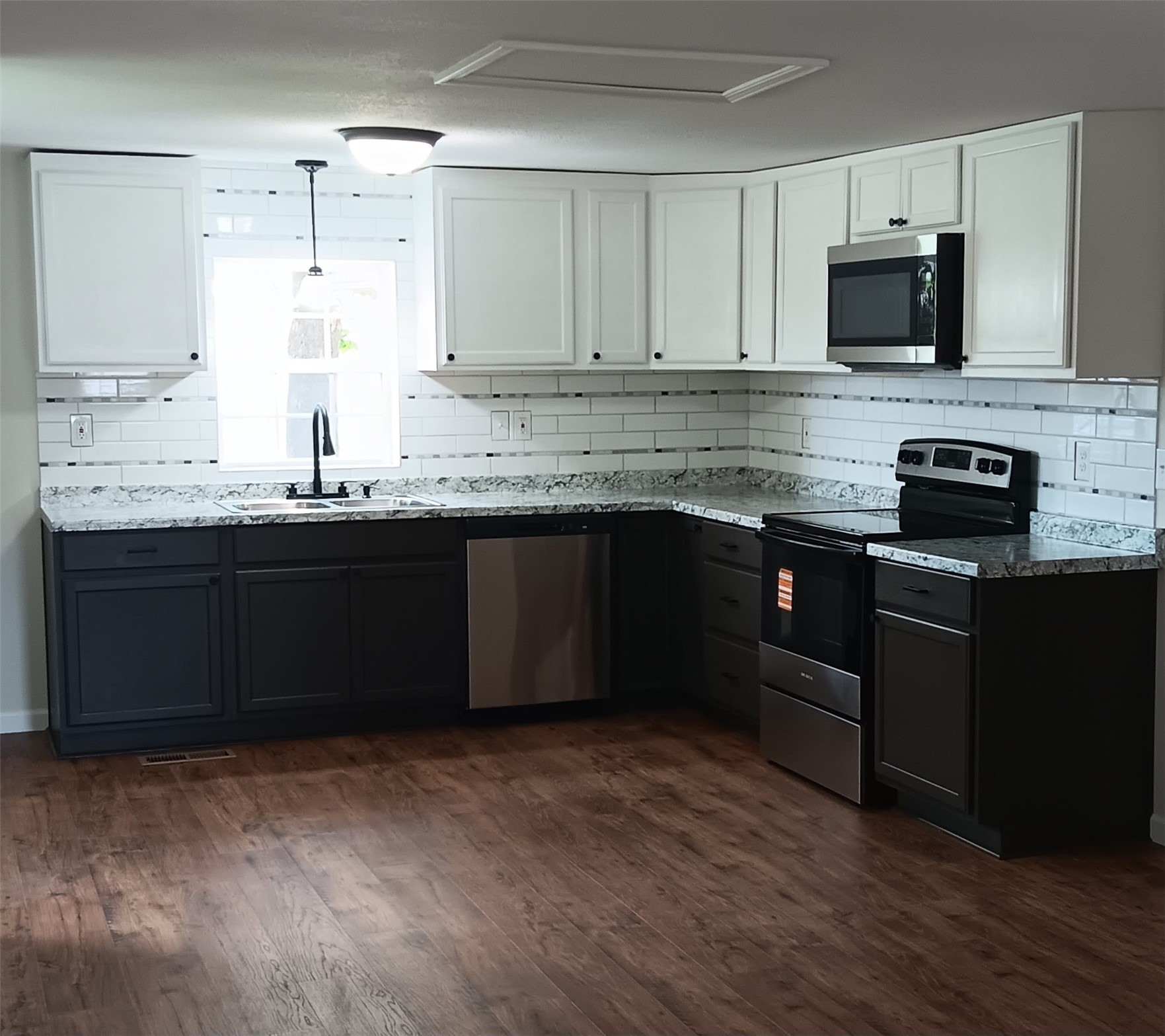 205 S Main Property Photo 3