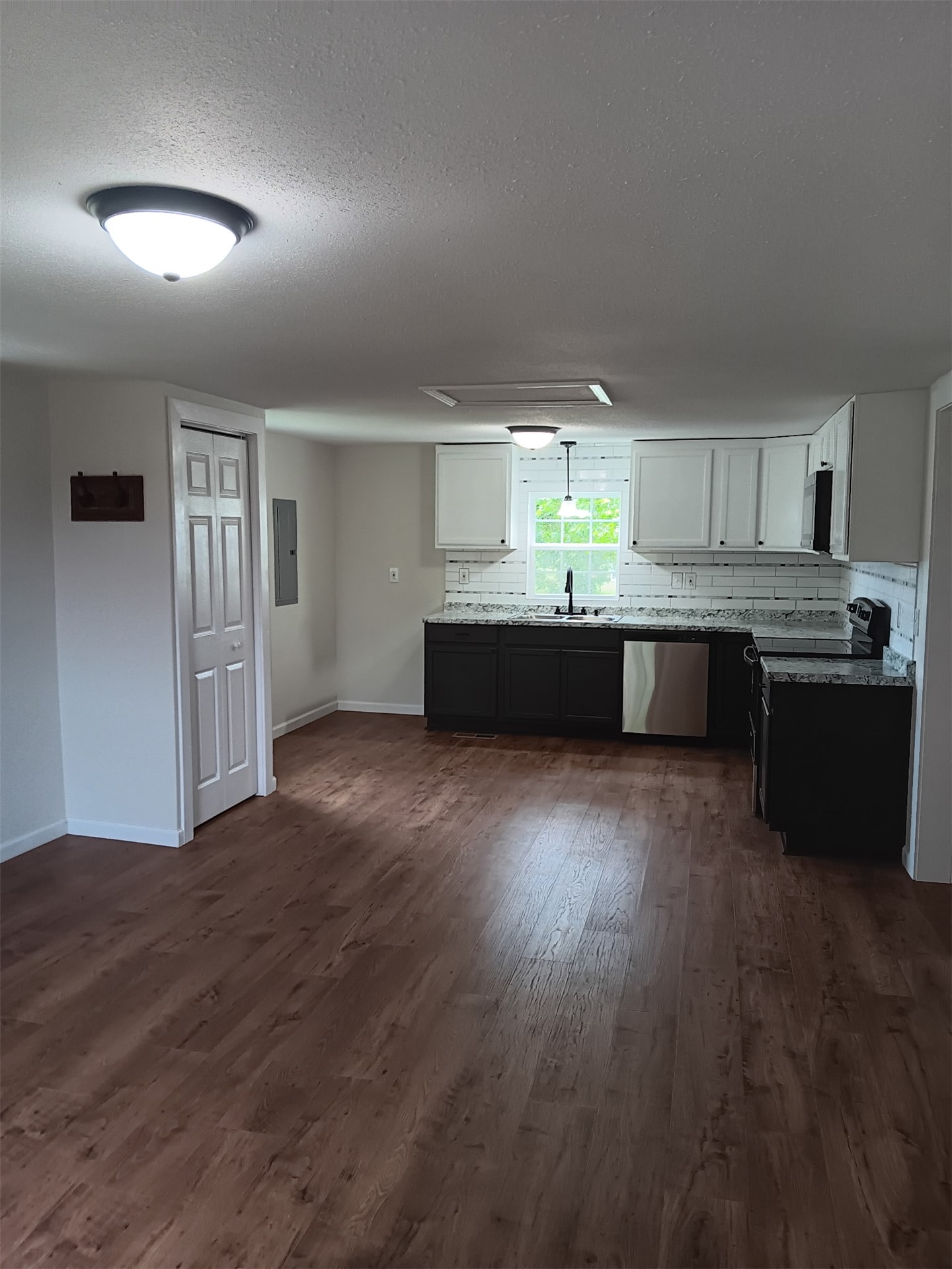 205 S Main Property Photo 4