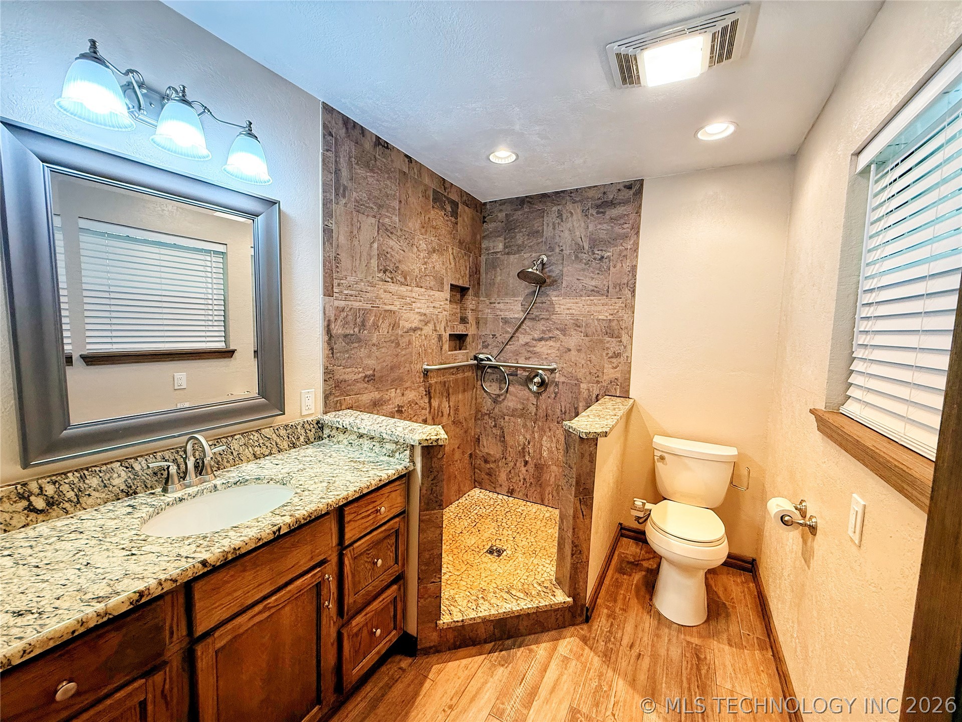3512 N 3693p Property Photo 26