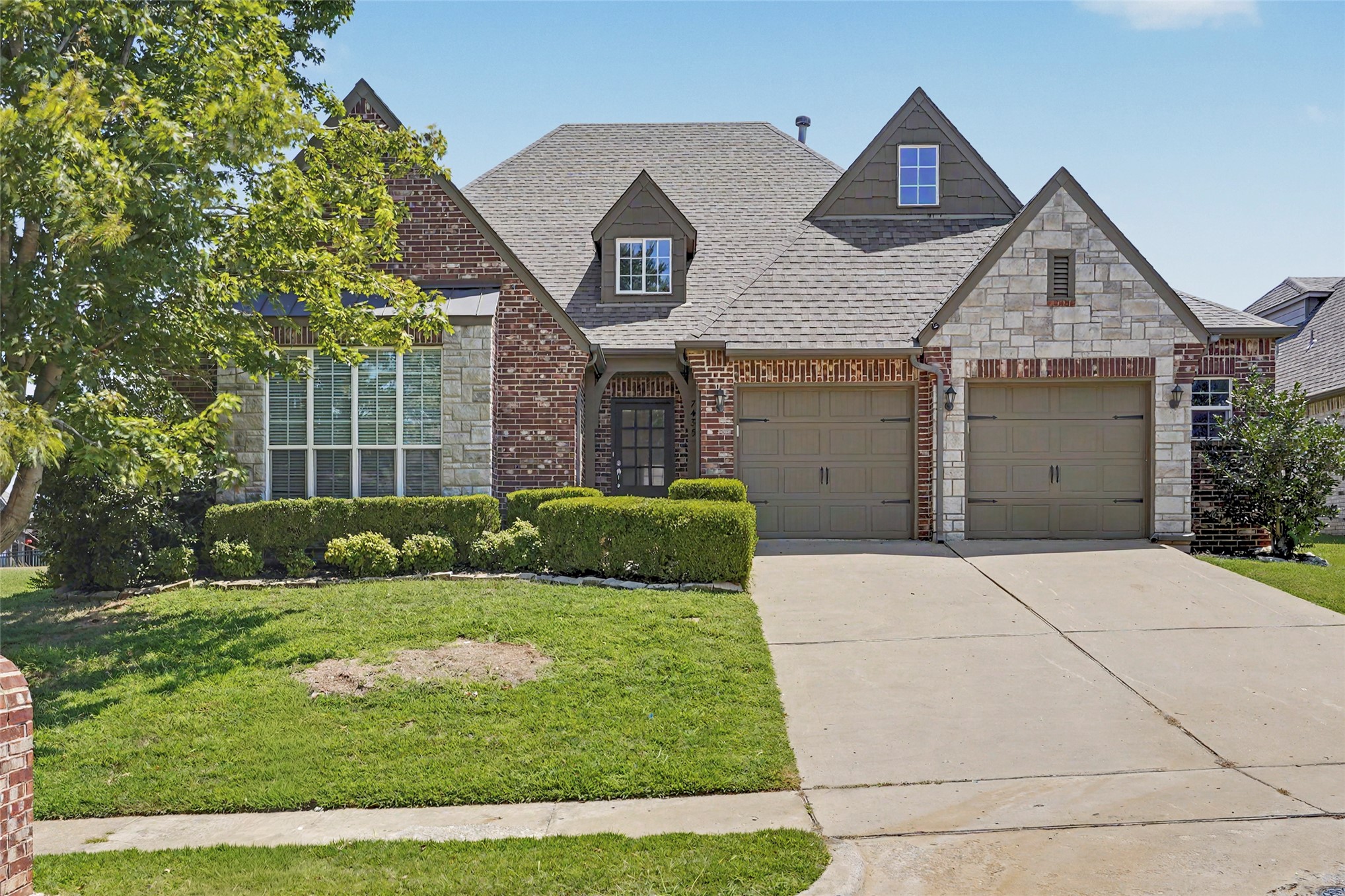 7433 E Forest Ridge Boulevard Property Photo 2