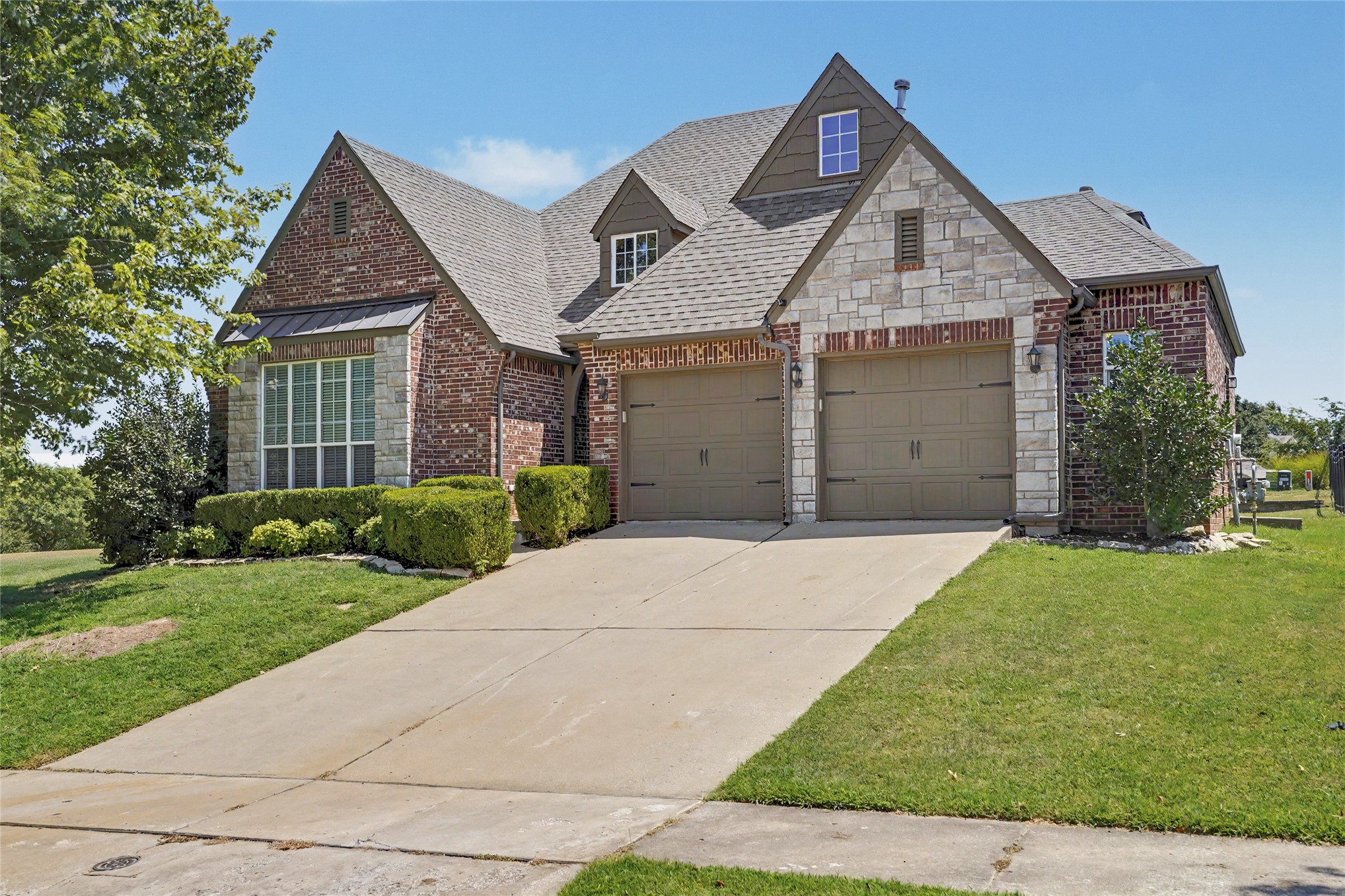 7433 E Forest Ridge Boulevard Property Photo 3