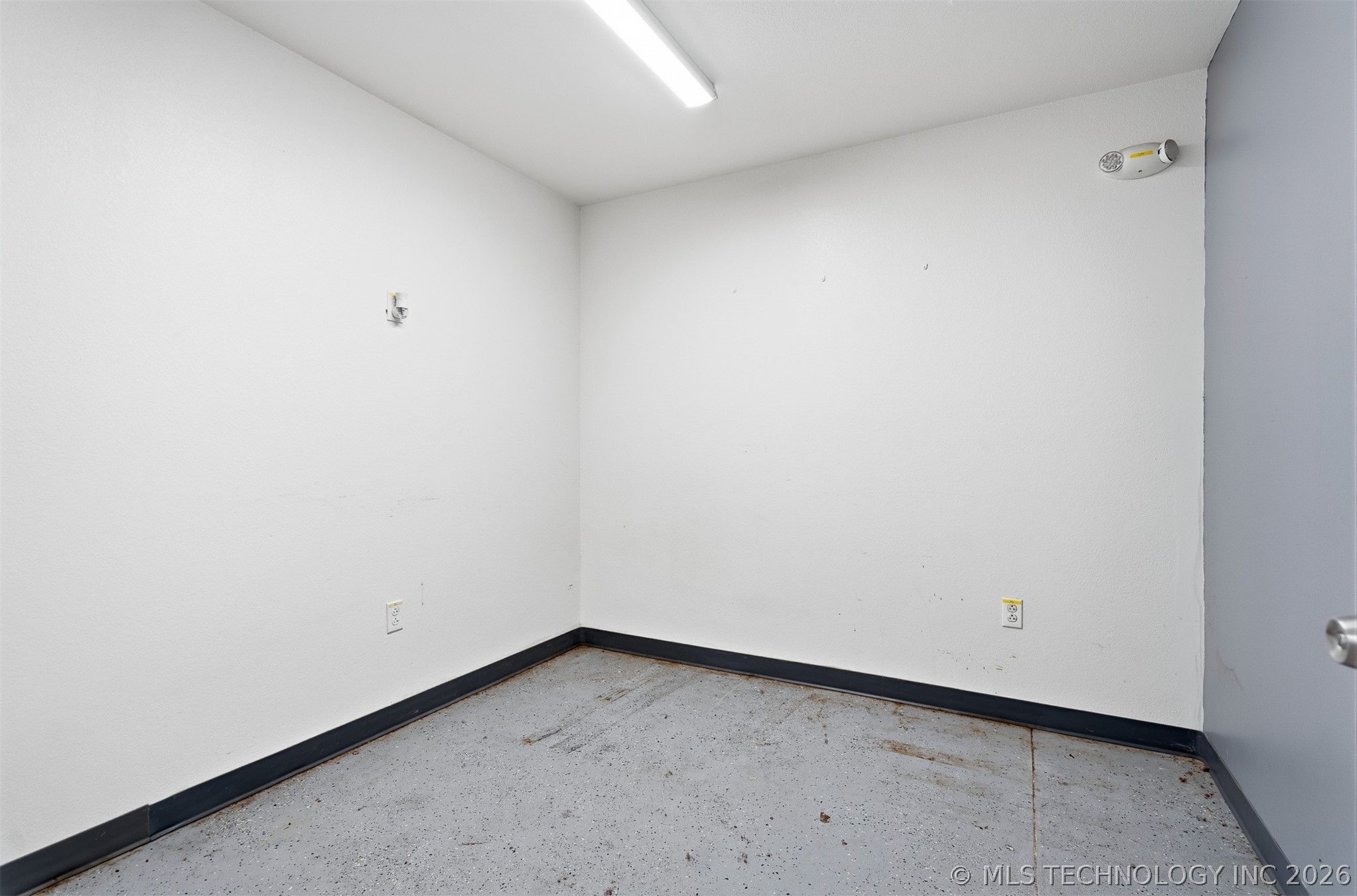 2626580 Property Photo 13