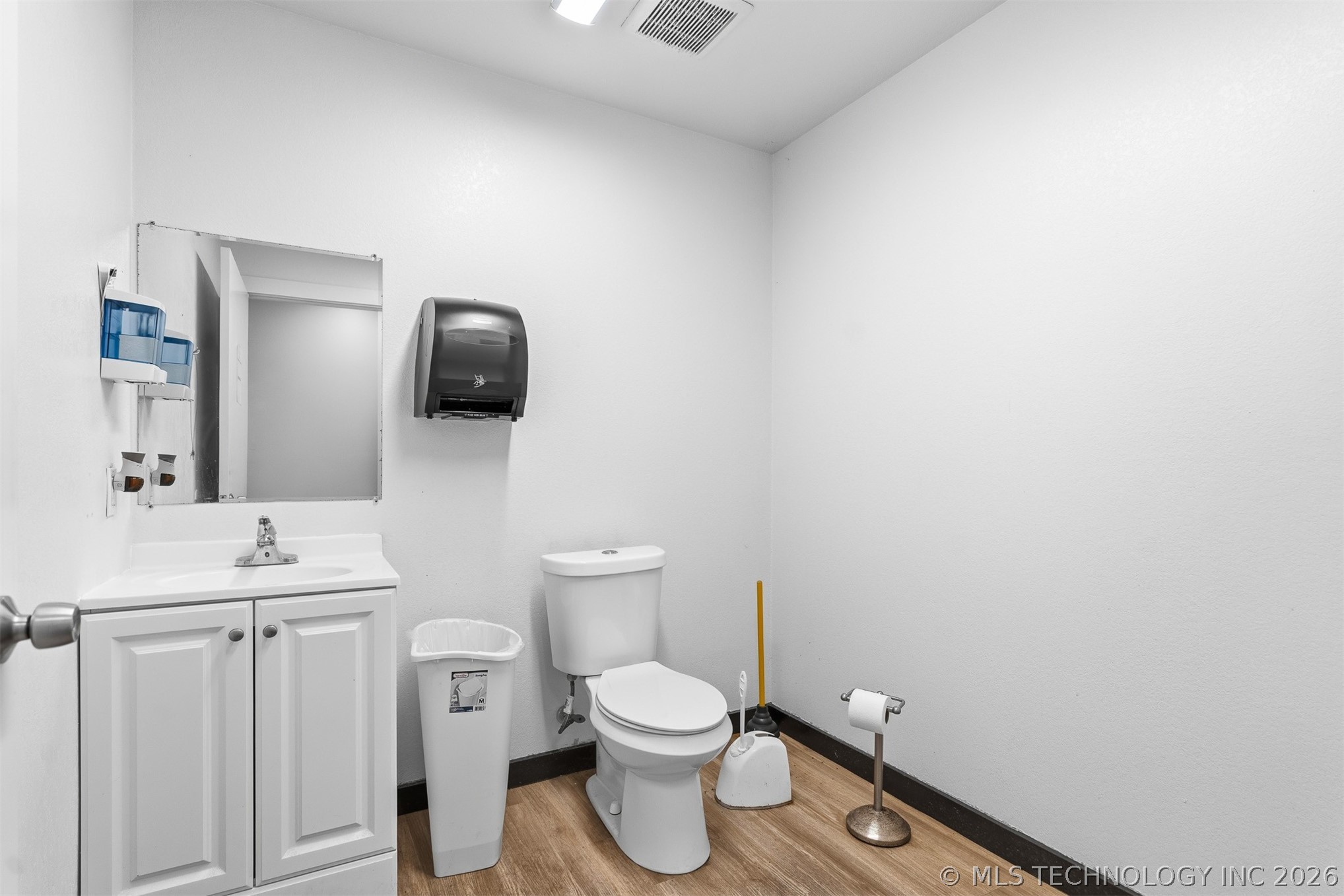 2626580 Property Photo 18