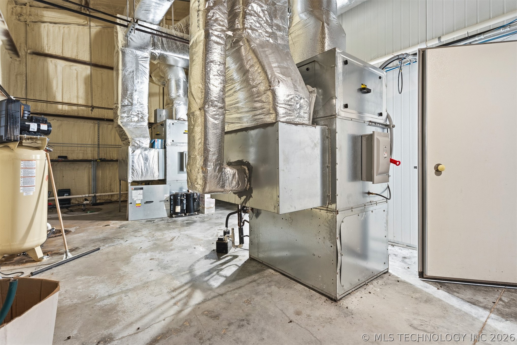 2626580 Property Photo 43