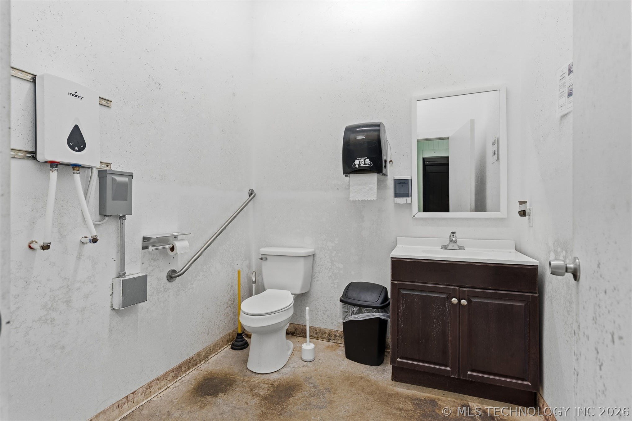 2626580 Property Photo 44