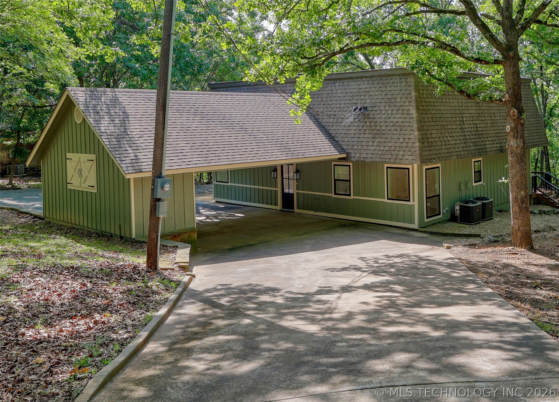 1296 Robin Hood Property Photo 3