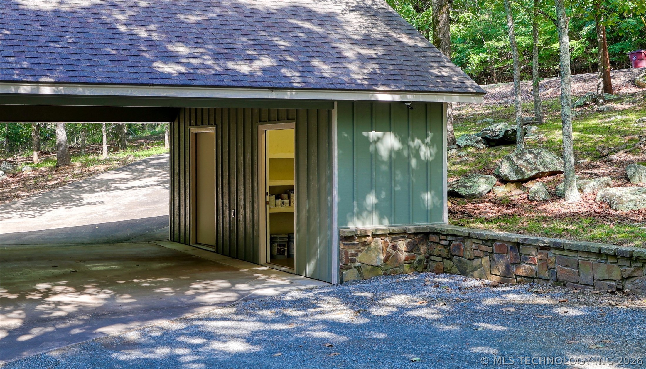 1296 Robin Hood Property Photo 5