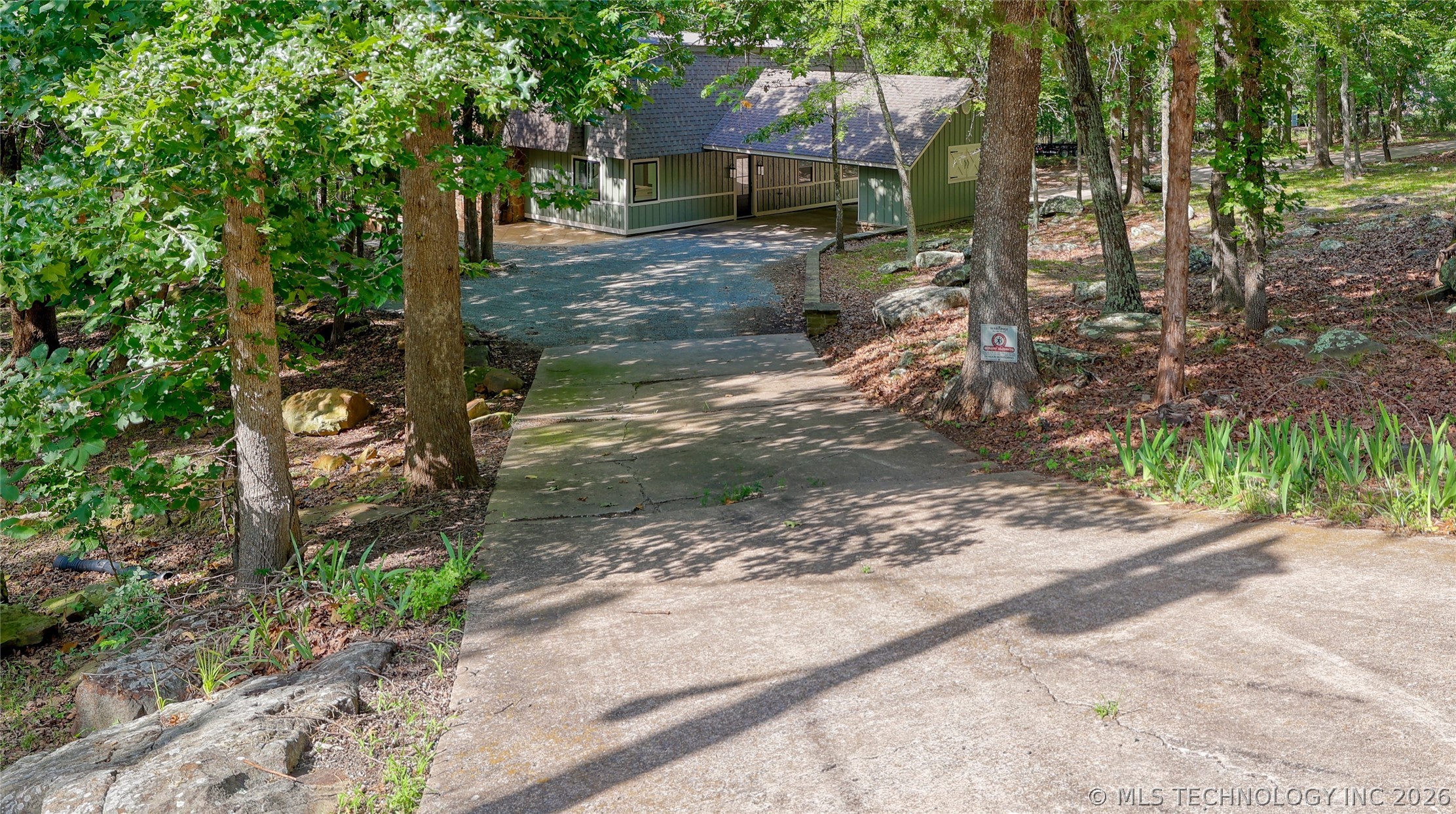 1296 Robin Hood Property Photo 7