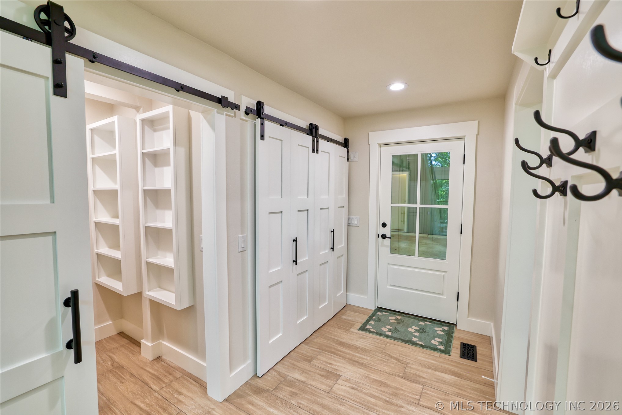 1296 Robin Hood Property Photo 12