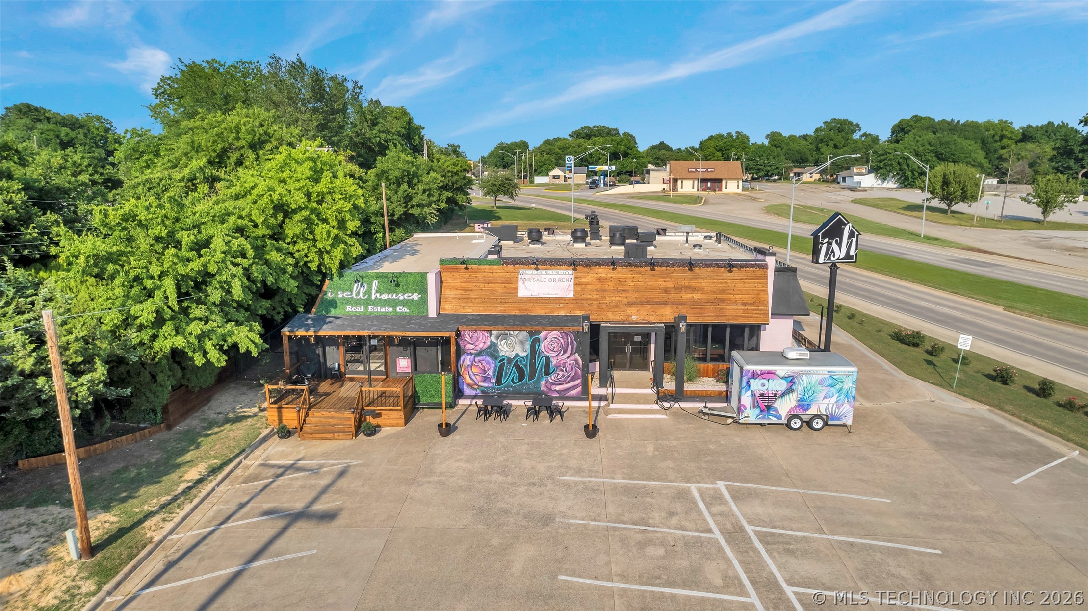1717 W Broadway Property Photo 1