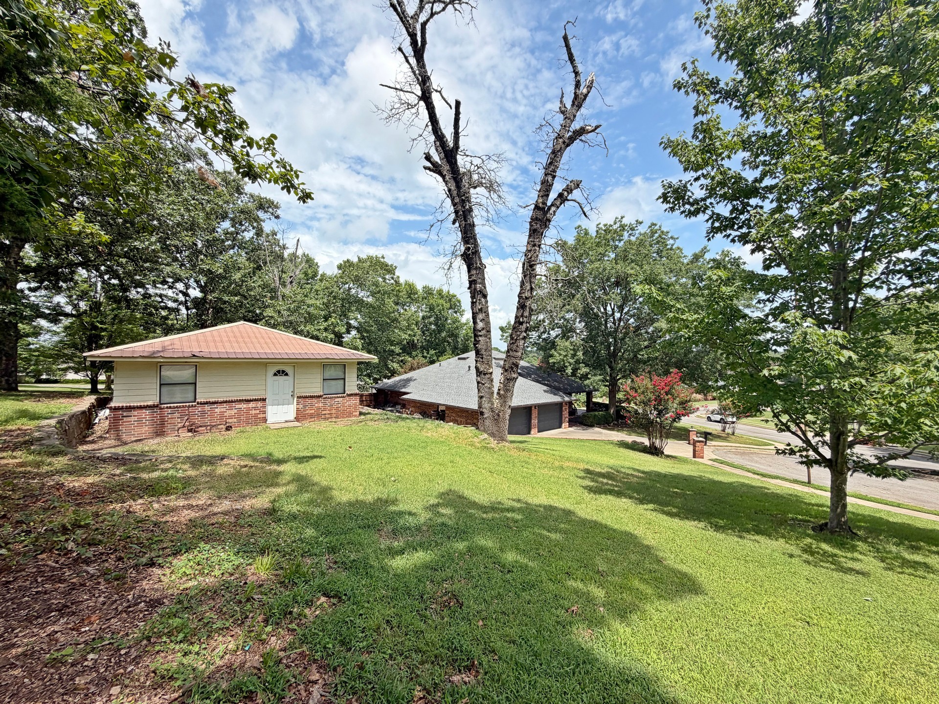 99 Greentree Drive Property Photo 3