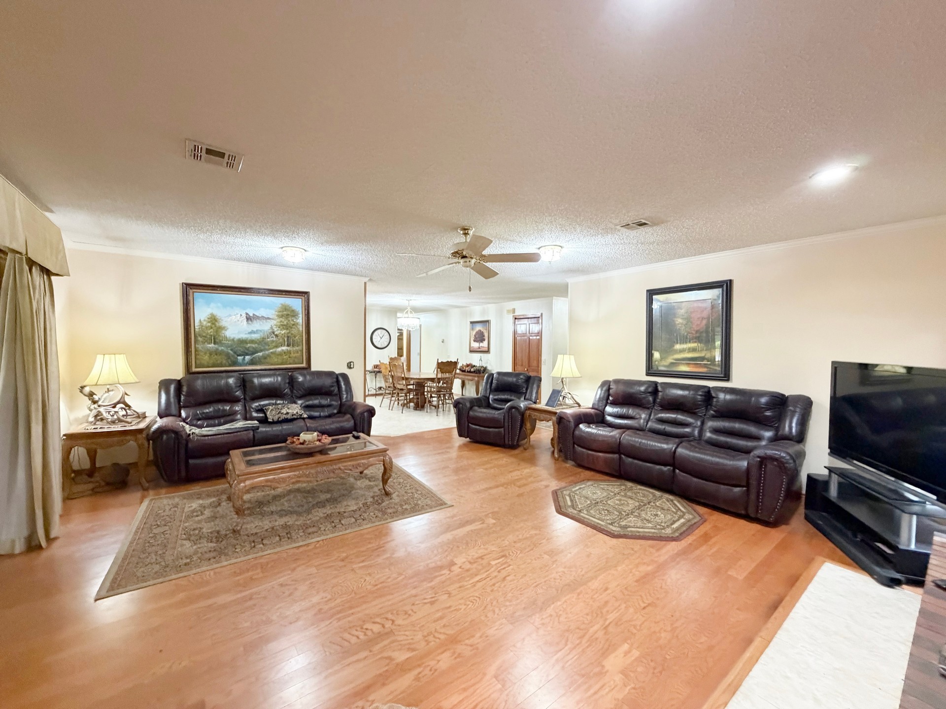 99 Greentree Drive Property Photo 8