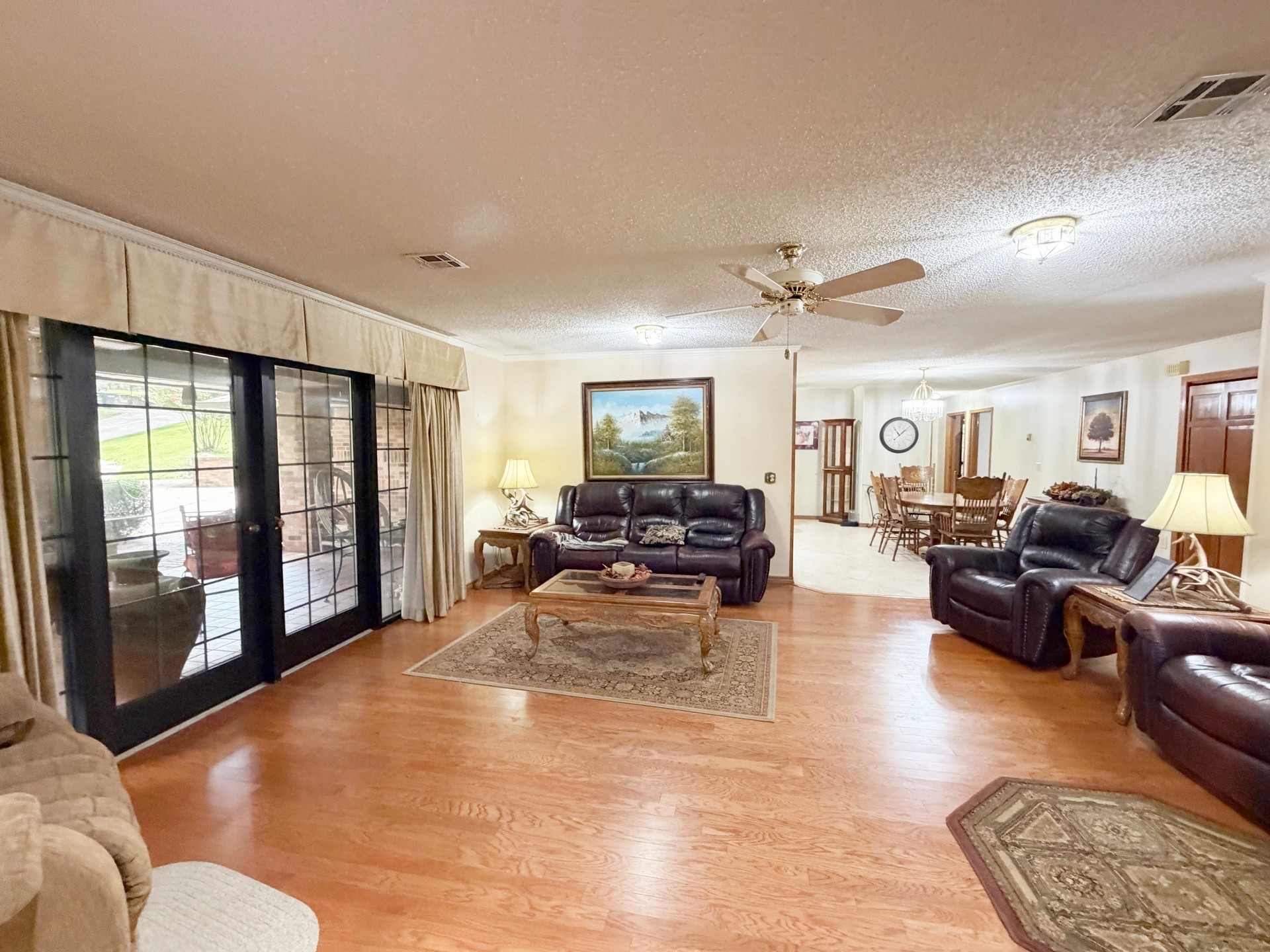 99 Greentree Drive Property Photo 9