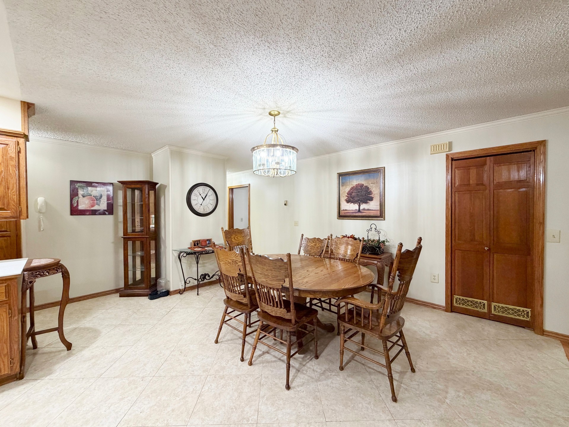 99 Greentree Drive Property Photo 13