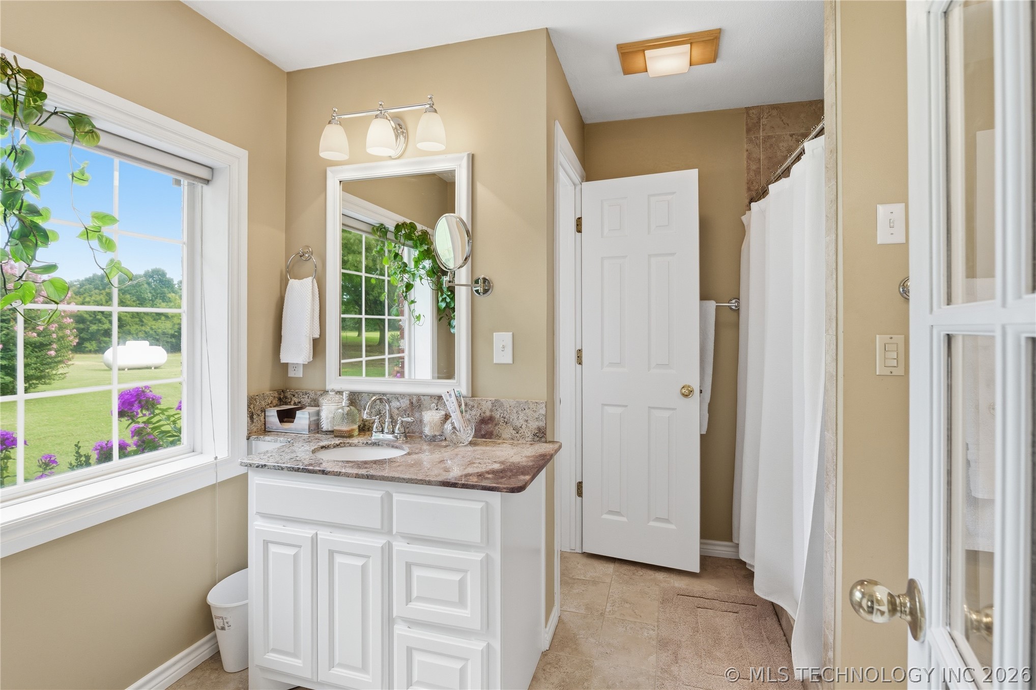 6574 S 85th Street E Property Photo 18