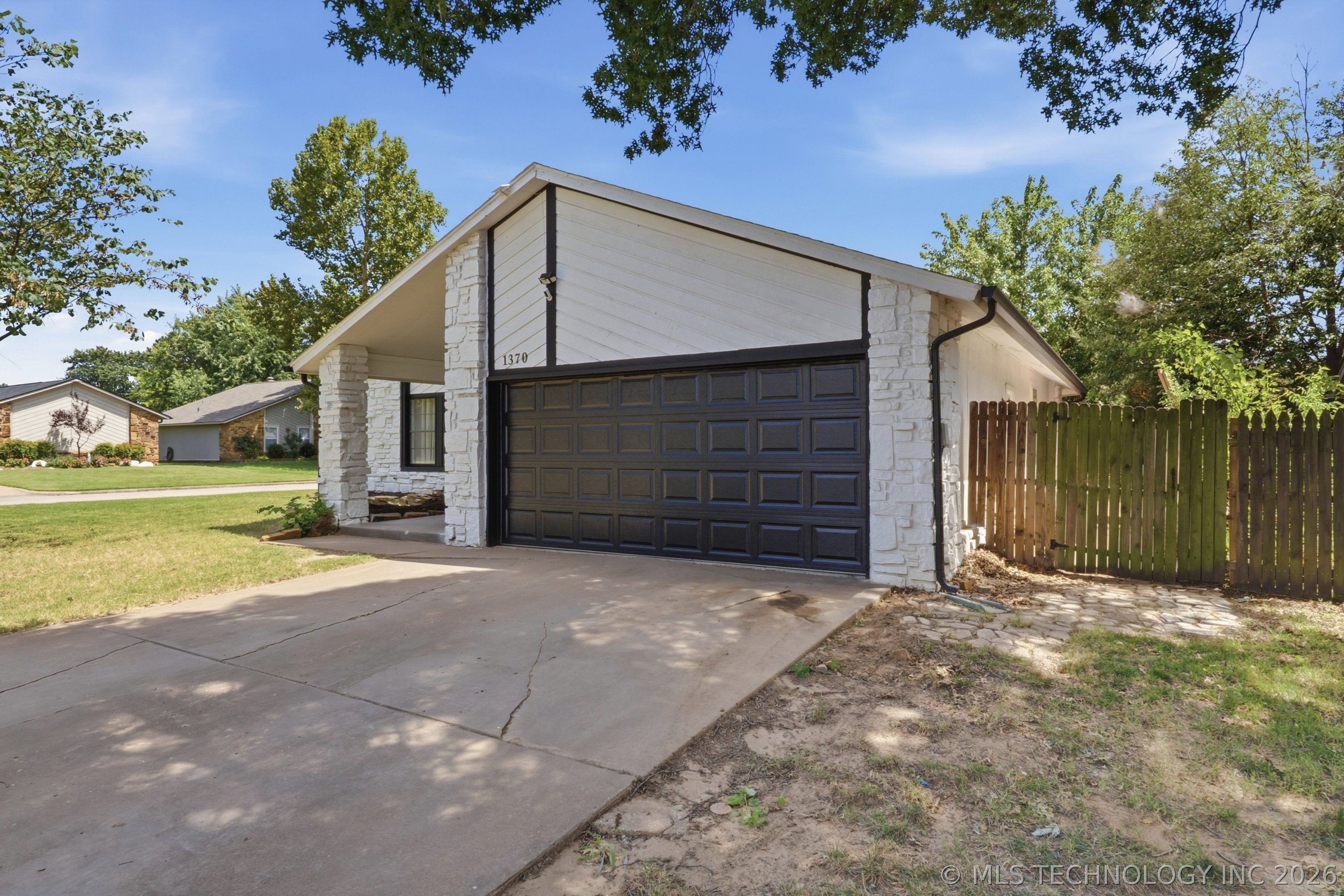 1370 E 139th Place Property Photo 3