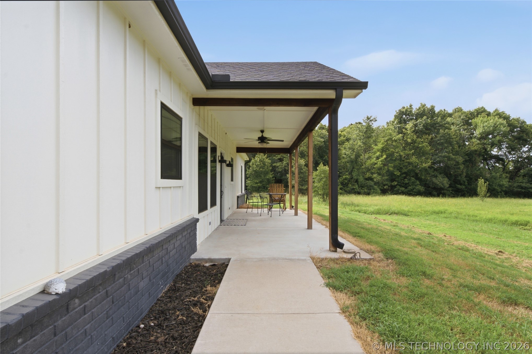23290 E 320 Road Property Photo 2
