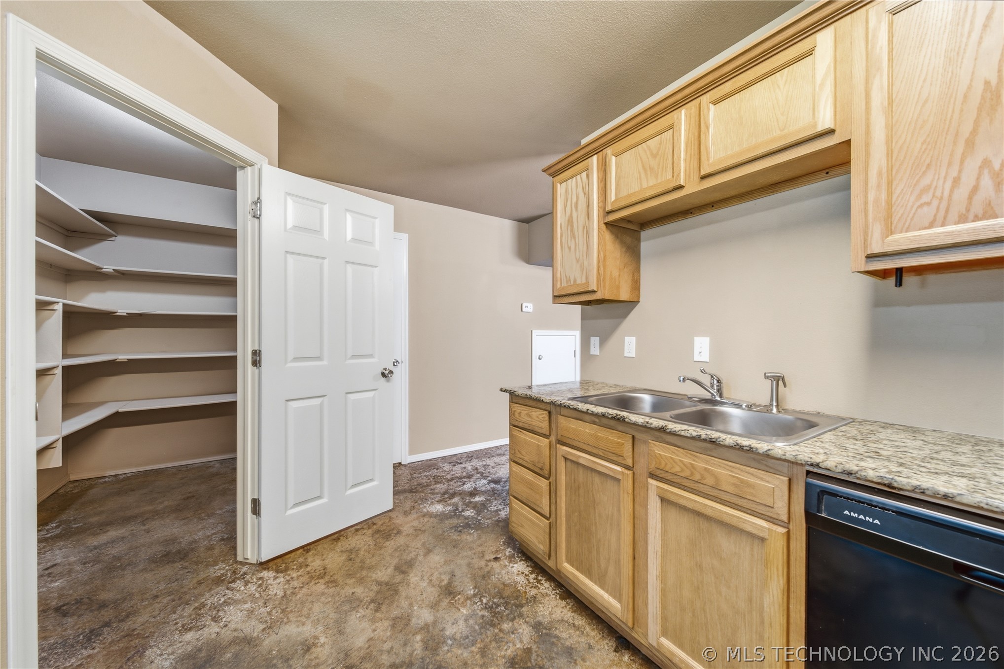 1411 W Haskell Street Property Photo 7