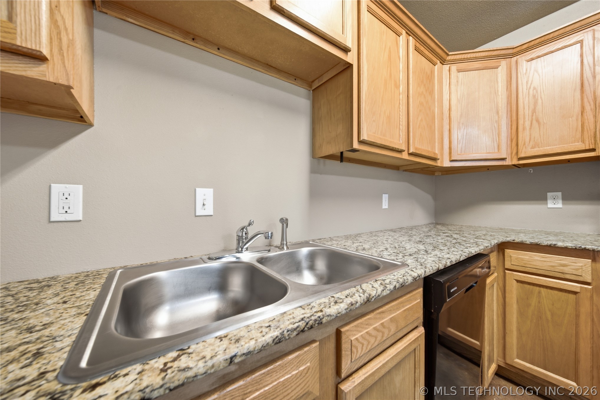 1411 W Haskell Street Property Photo 8