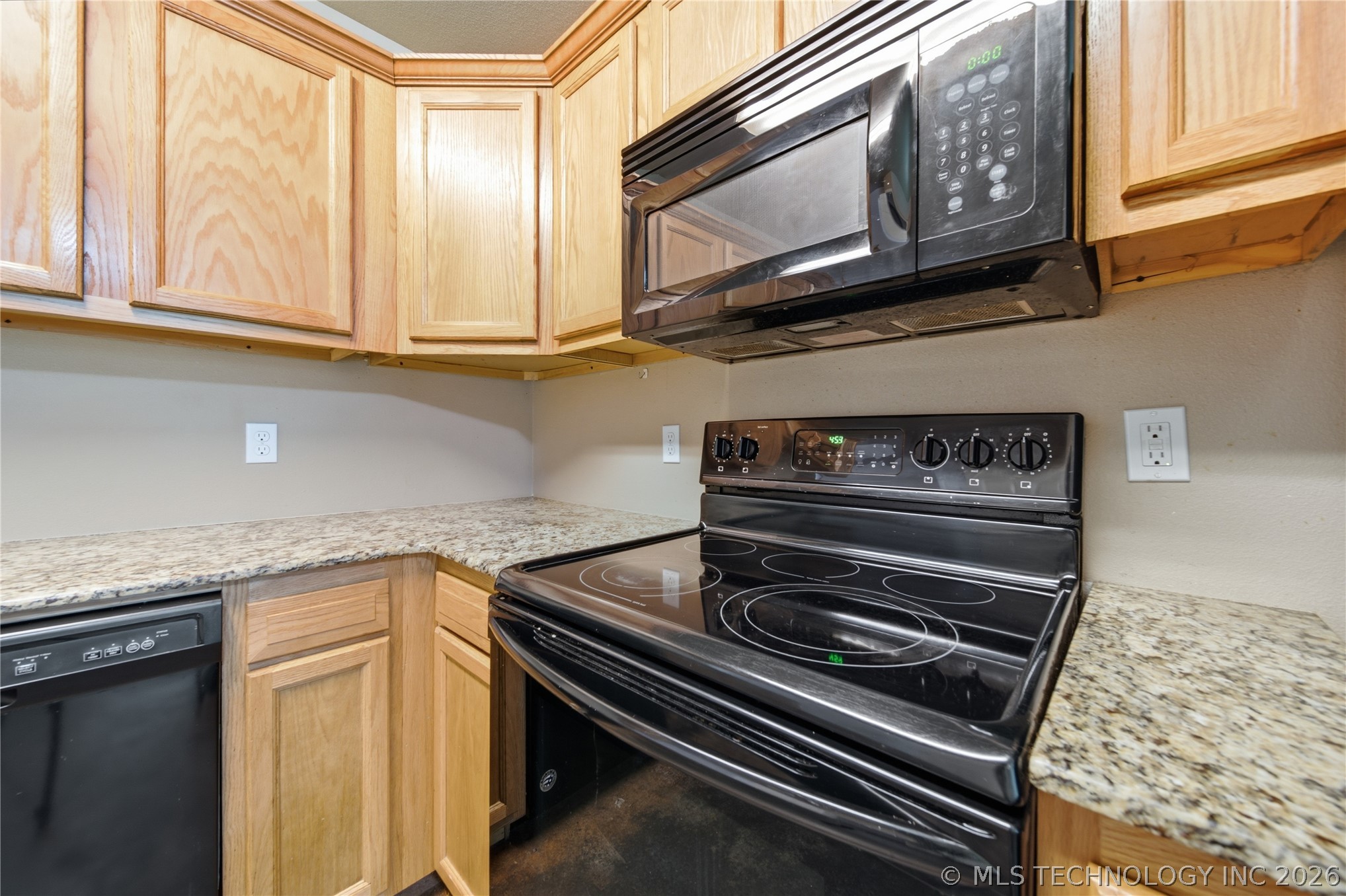 1411 W Haskell Street Property Photo 9