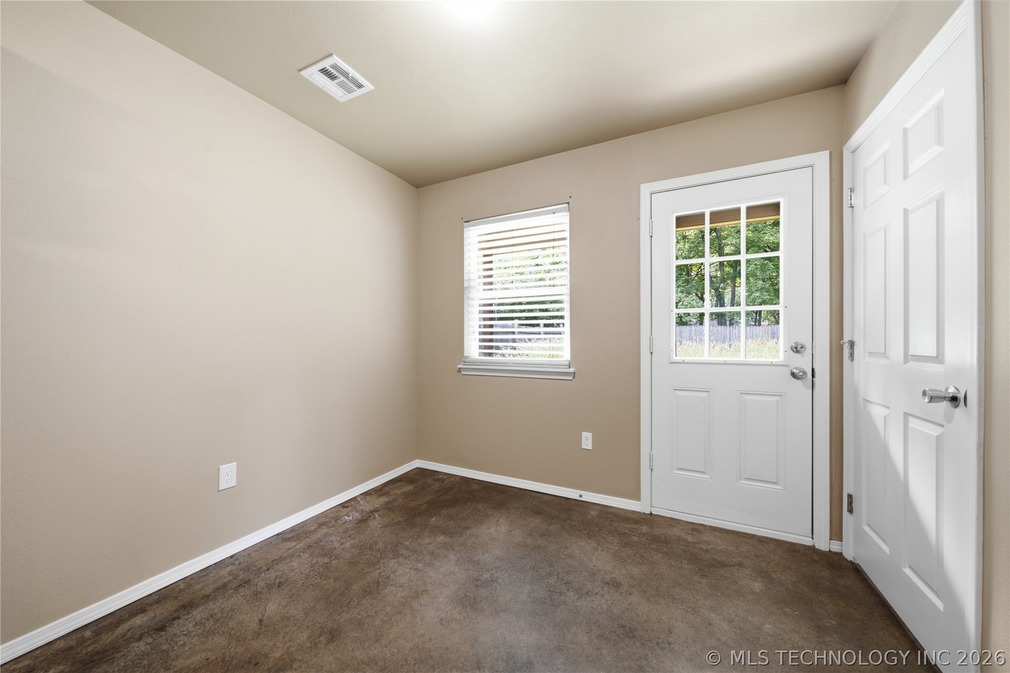 1411 W Haskell Street Property Photo 10