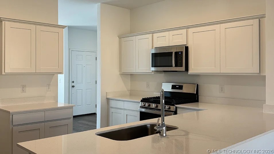 7025 S Lions Avenue Property Photo 3