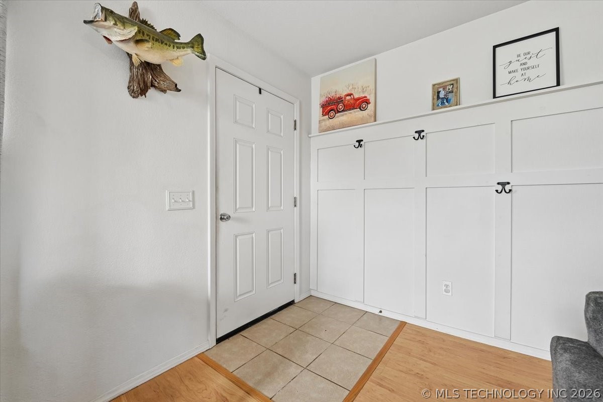 63 W Fairlane Drive Property Photo 4